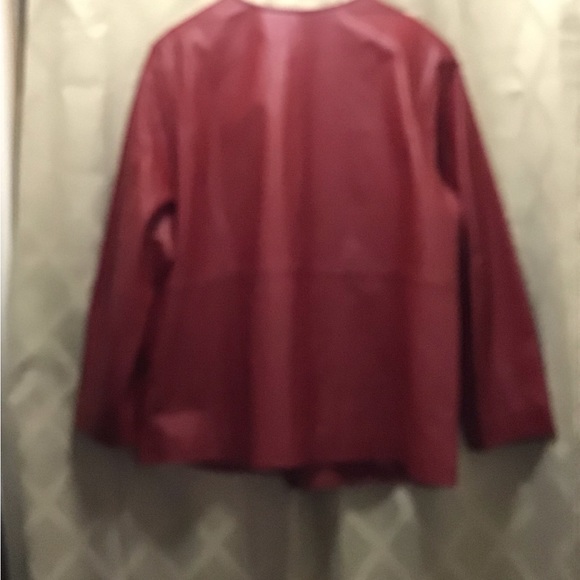 Maggie Barnes Women’s Leather Jacket - Picture 7 of 12